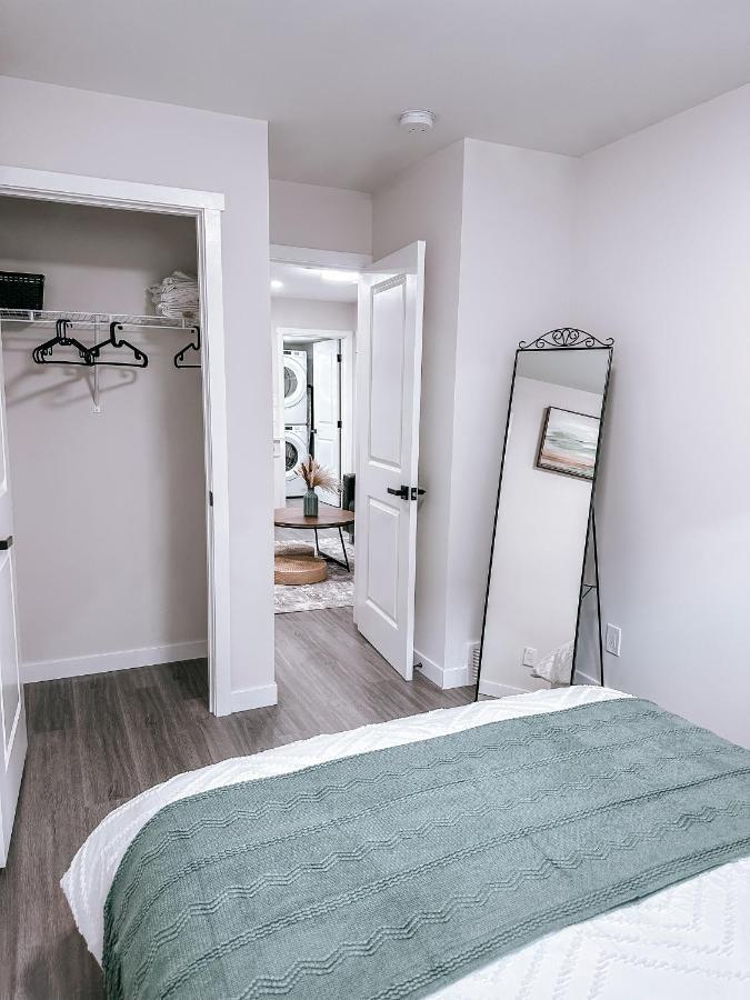 Brand New 2 Bedroom Basement In Apartment *